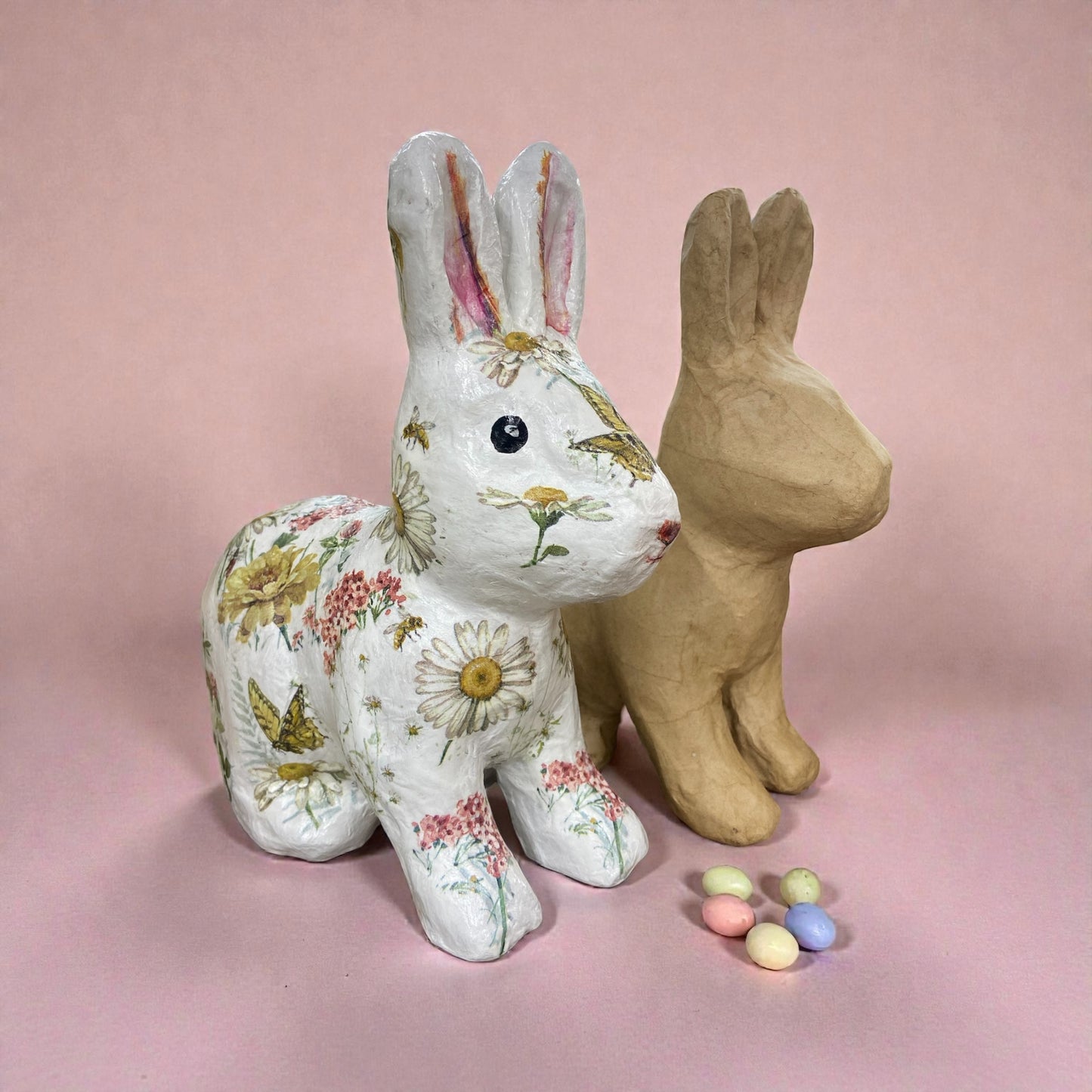 Figura de conejo de papel maché prefabricada sin terminar