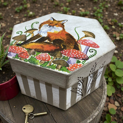 Caja hexagonal de papel maché prefabricada