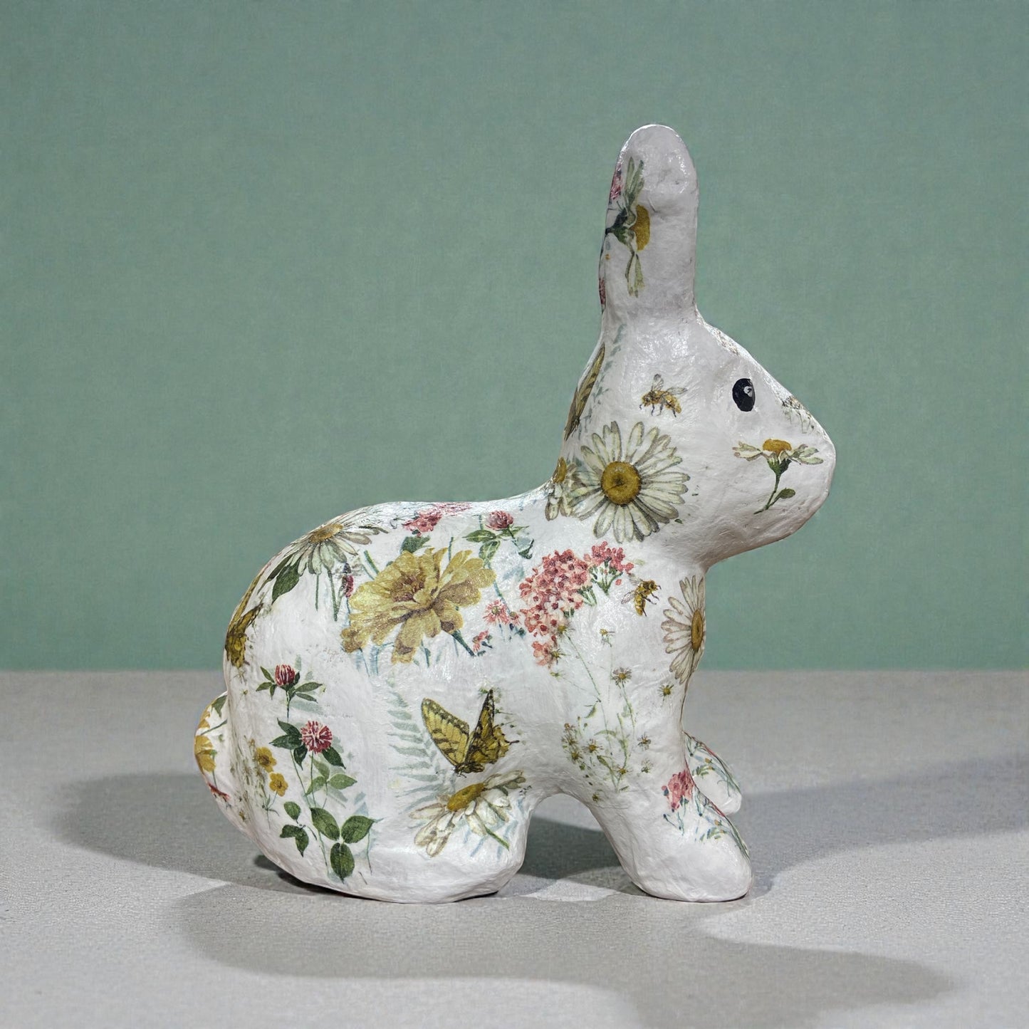 Figura de conejo de papel maché prefabricada sin terminar